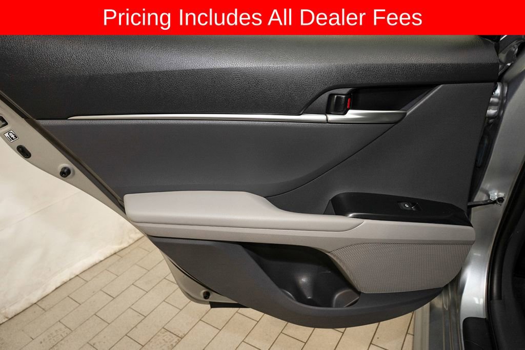 Used 2018 Toyota Camry SE w/ Convenience Package FWD image 8