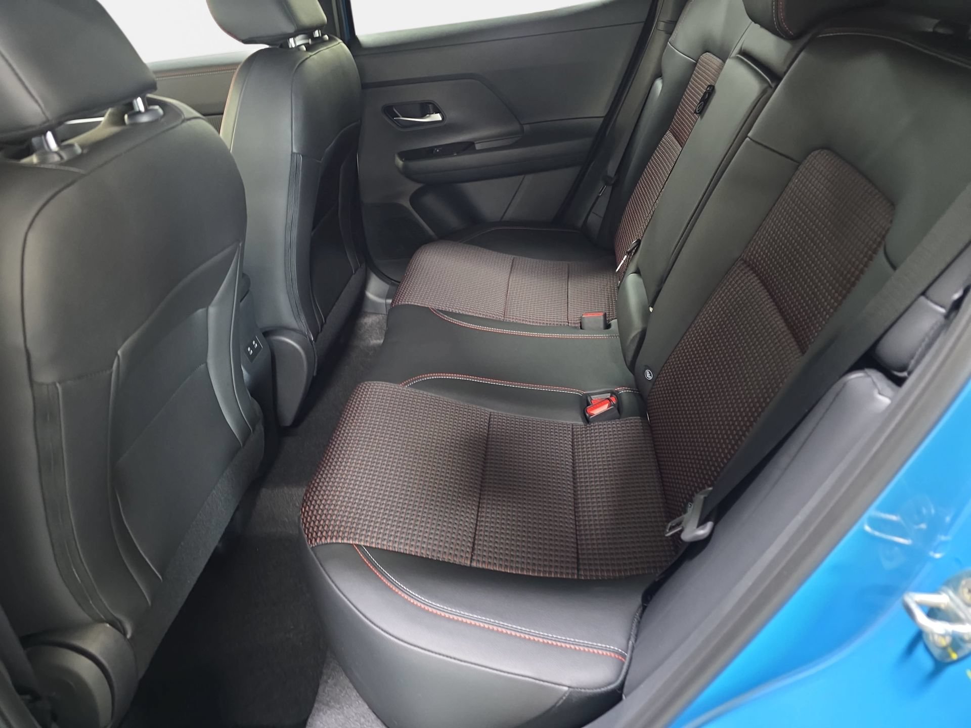 New 2026 Nissan Kicks SR FWD image 13