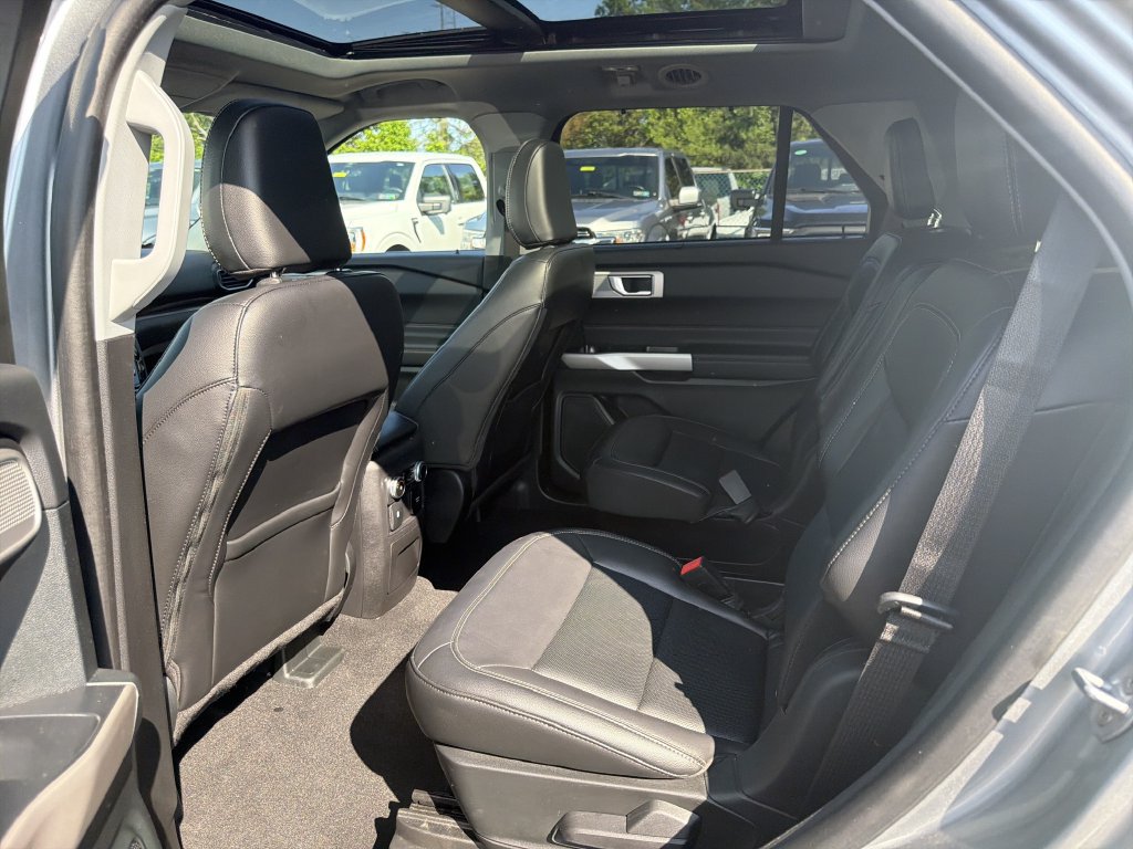 Used 2024 Ford Explorer Limited w/ Equipment Group 301A AWD/4WD image 13