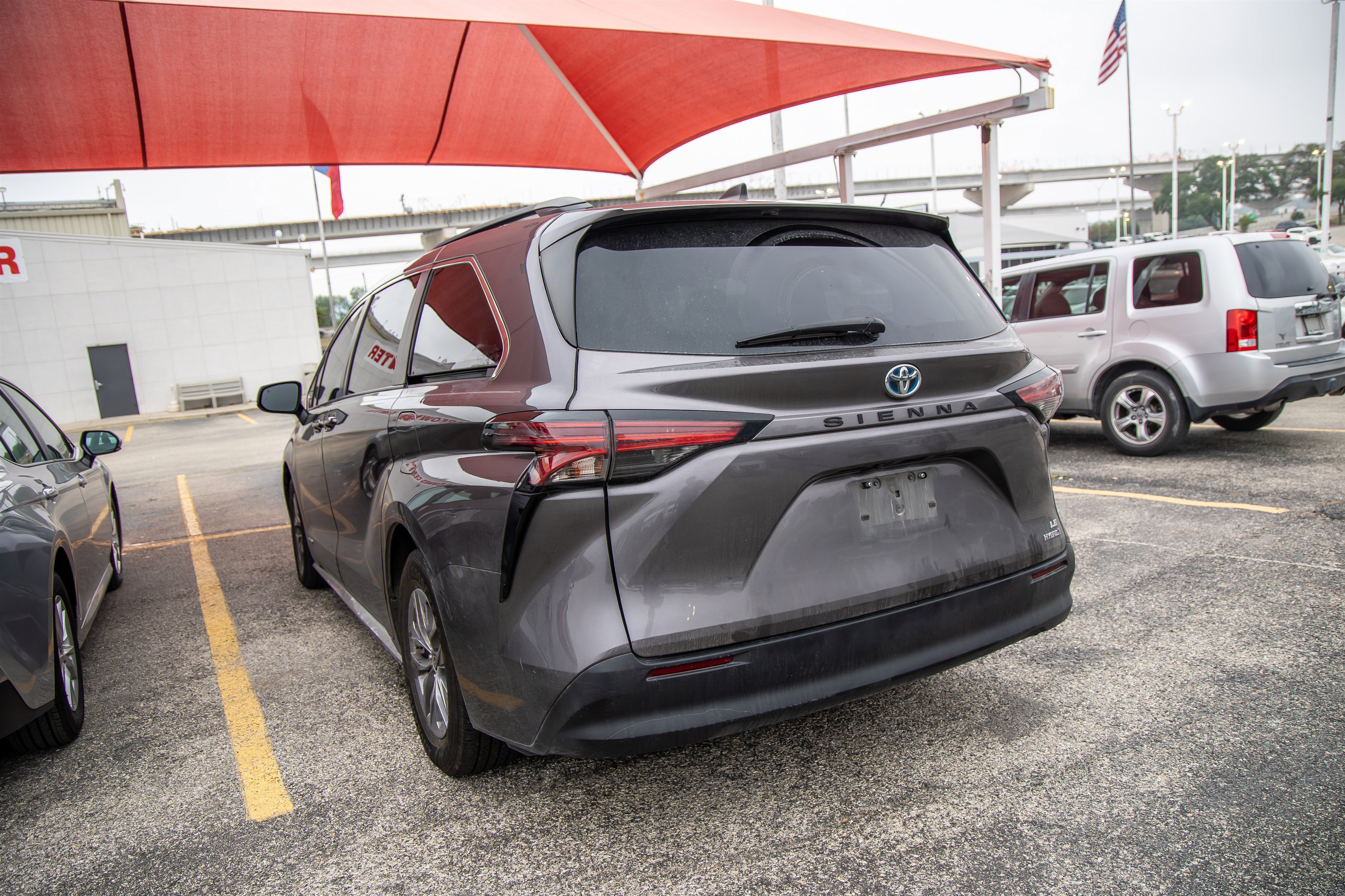 Used 2021 Toyota Sienna LE FWD image 10