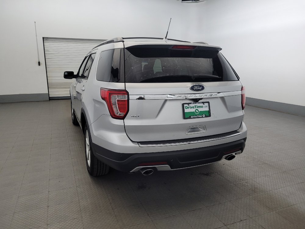 Used 2018 Ford Explorer XLT w/ Equipment Group 201A FWD image 6