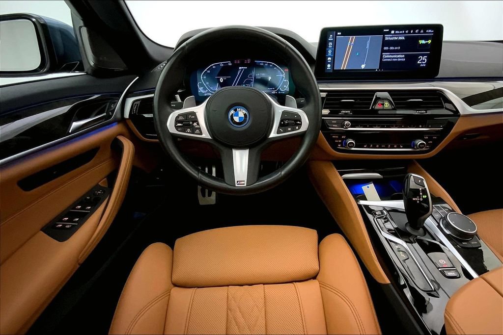 Used 2023 BMW 530e xDrive w/ Executive Package AWD/4WD image 4