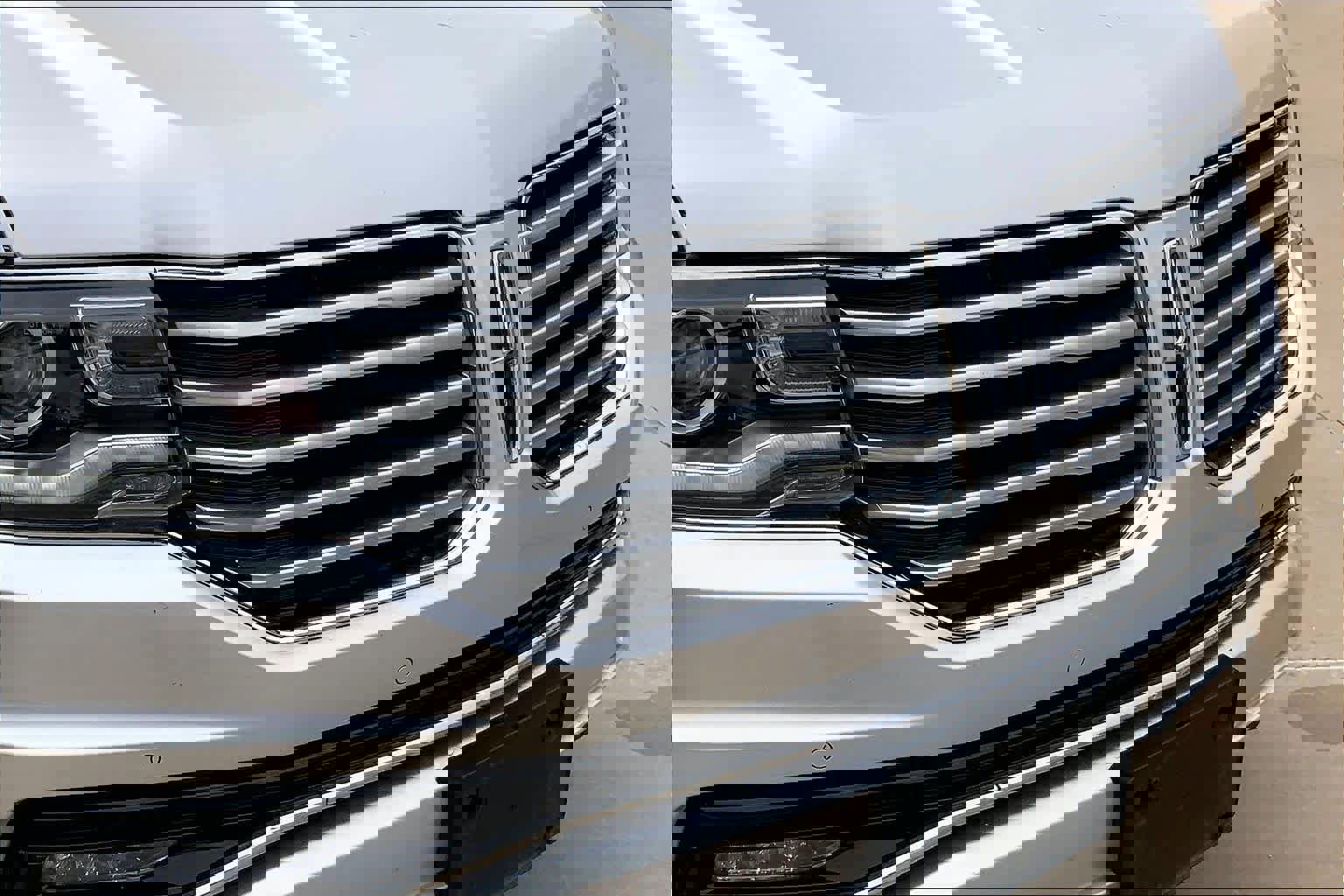 Used 2015 Lincoln Navigator 4WD image 28