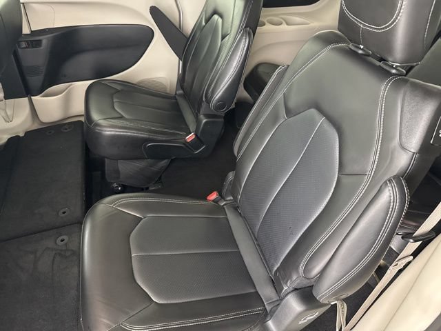 Used 2023 Chrysler Pacifica Touring-L FWD image 23