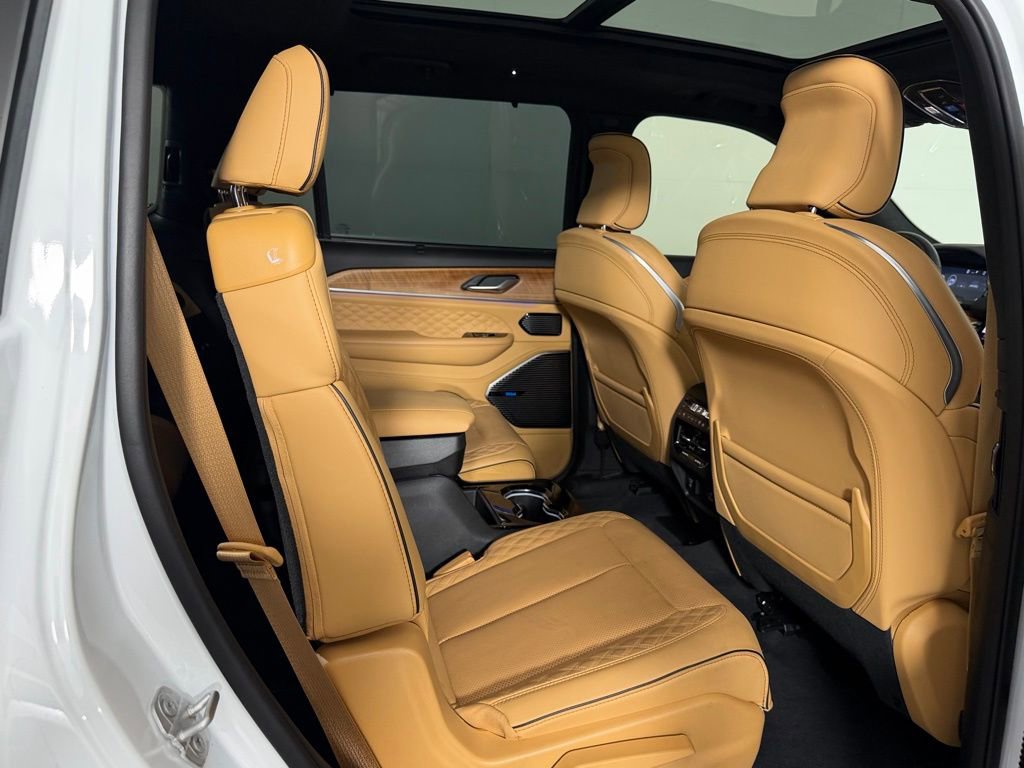 Used 2025 Jeep Grand Cherokee L Summit AWD/4WD image 30