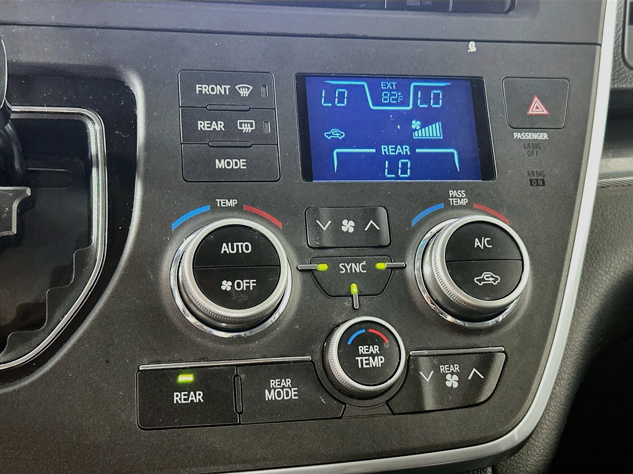 Used 2015 Toyota Sienna SE Premium FWD image 24
