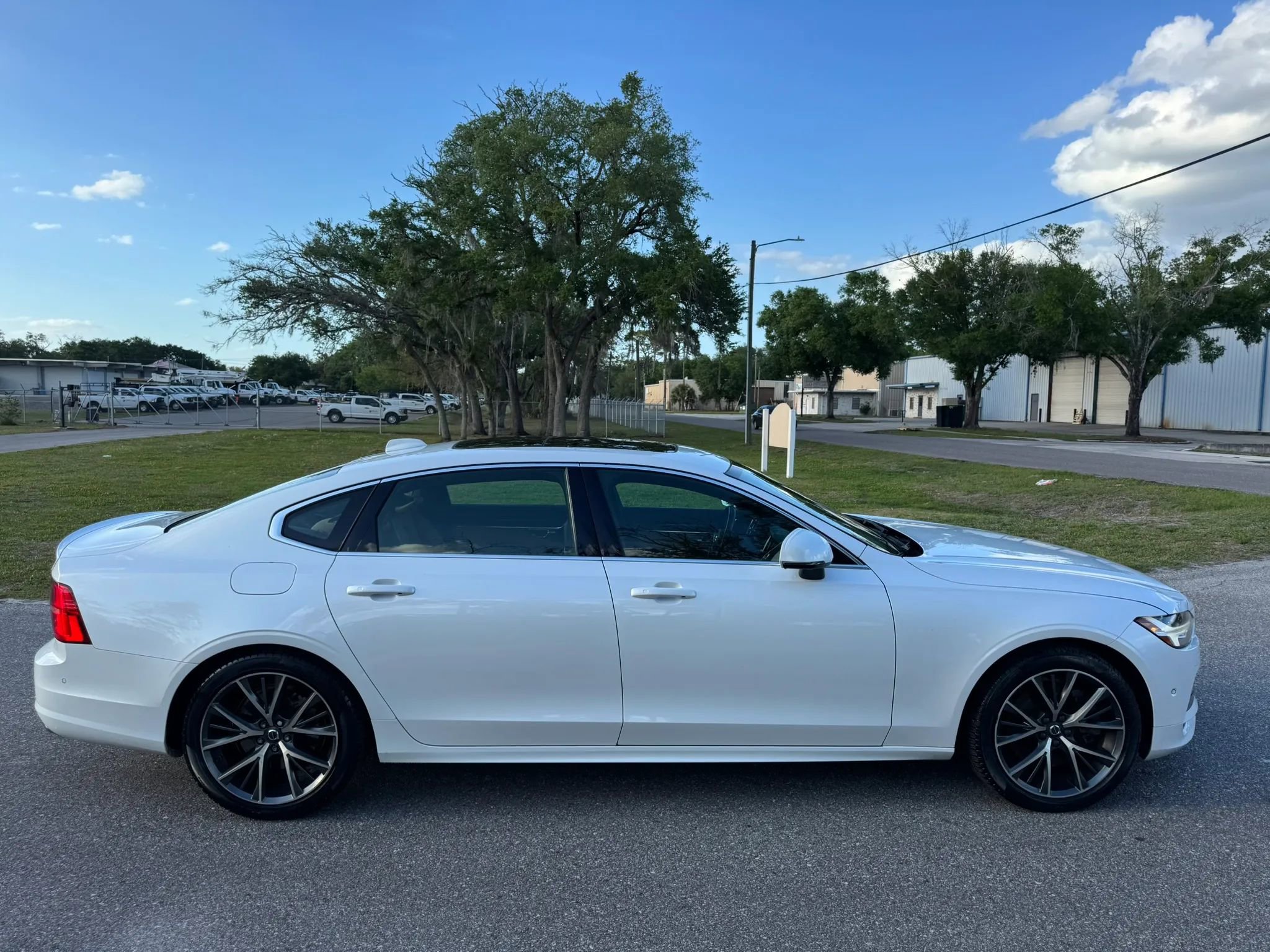 Used 2019 Volvo S90 T6 Momentum image 5