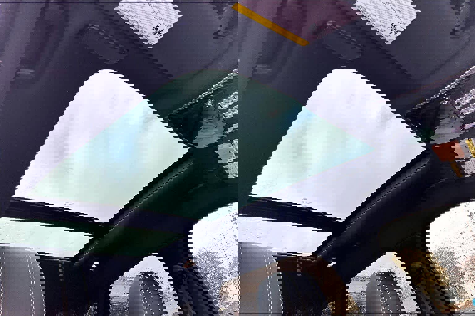 Used 2021 Land Rover Range Rover Velar R-Dynamic S image 13