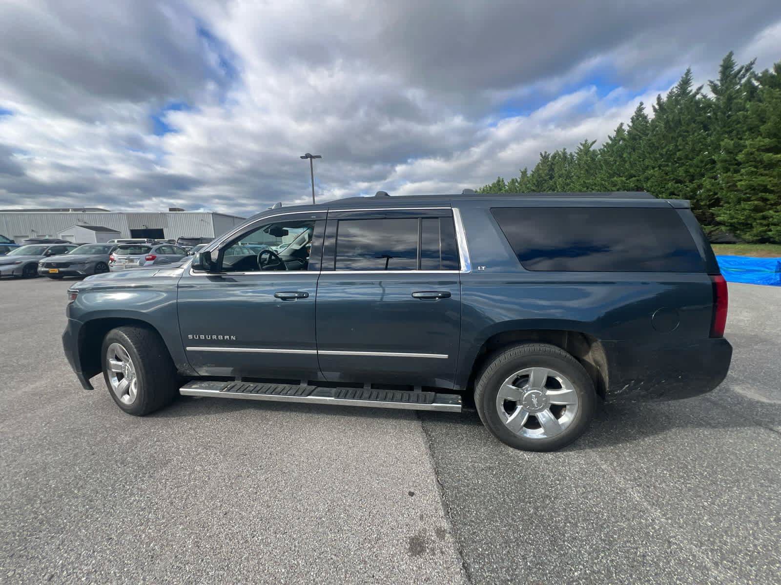 Used 2019 Chevrolet Suburban LT w/ LT Signature Package AWD/4WD image 11