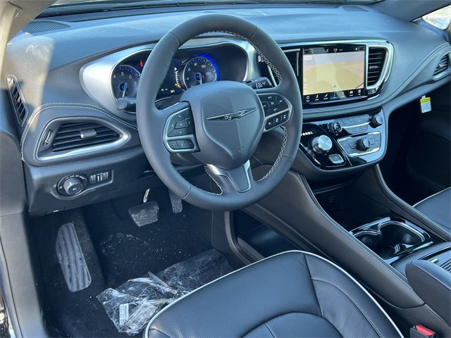 New 2026 Chrysler Pacifica Limited w/ Trailer Tow Group image 19