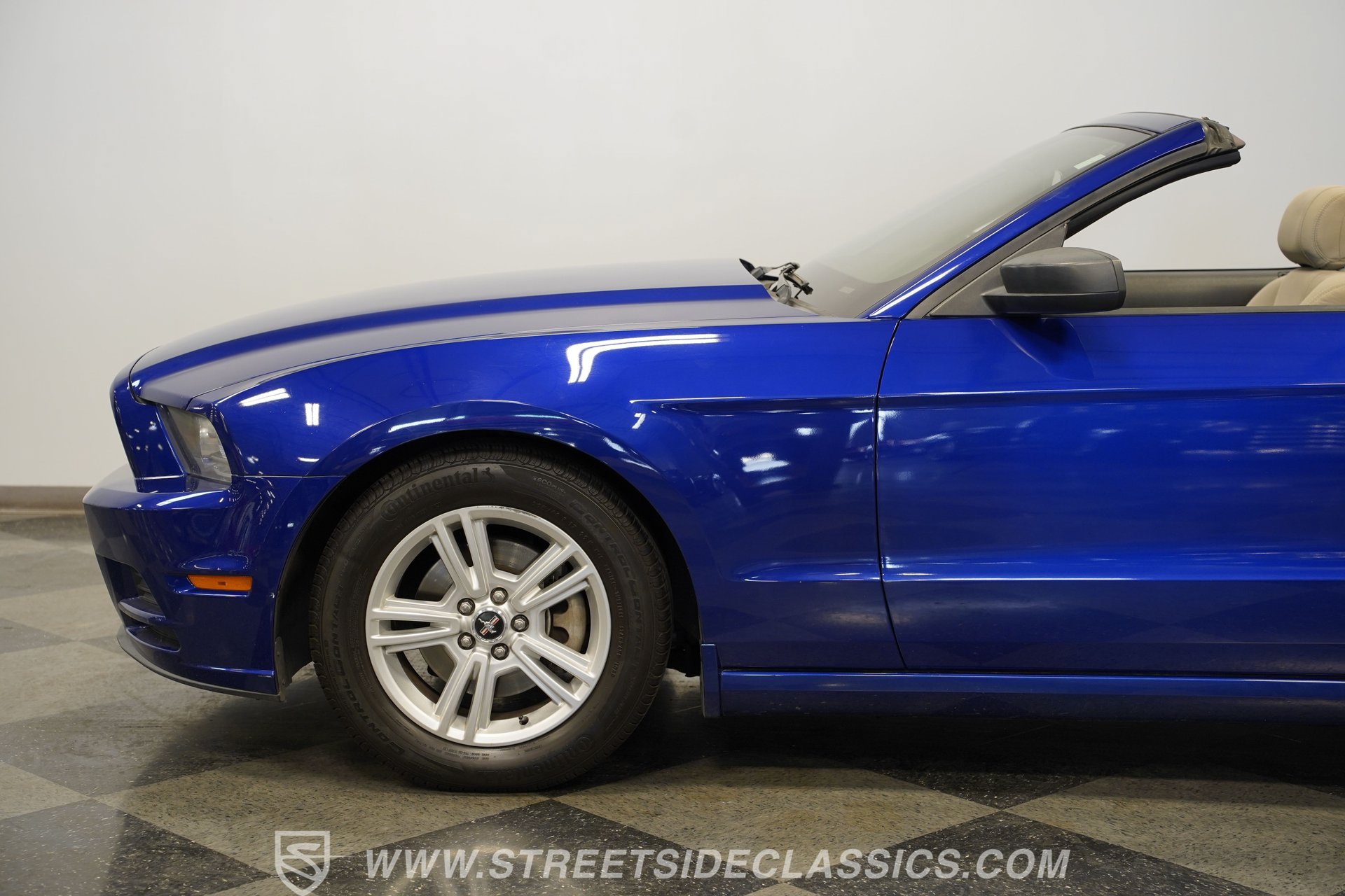 Used 2014 Ford Mustang Convertible RWD image 24