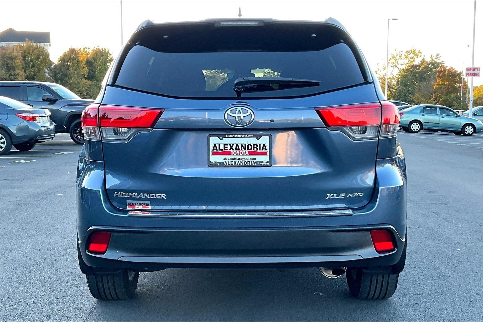Used 2019 Toyota Highlander XLE AWD/4WD image 4