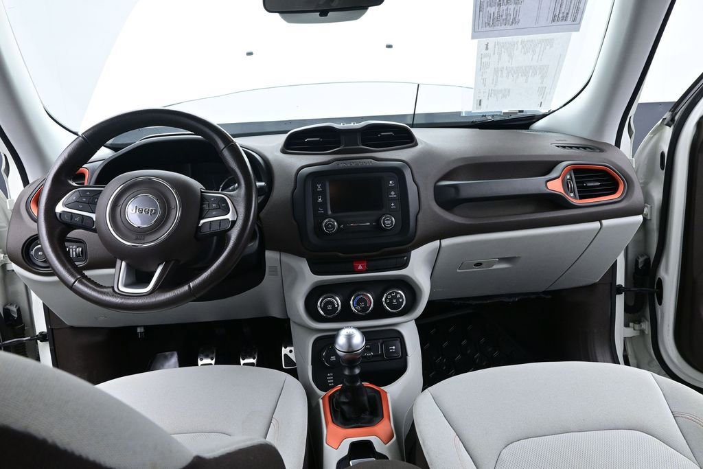 Used 2015 Jeep Renegade Latitude AWD/4WD image 23