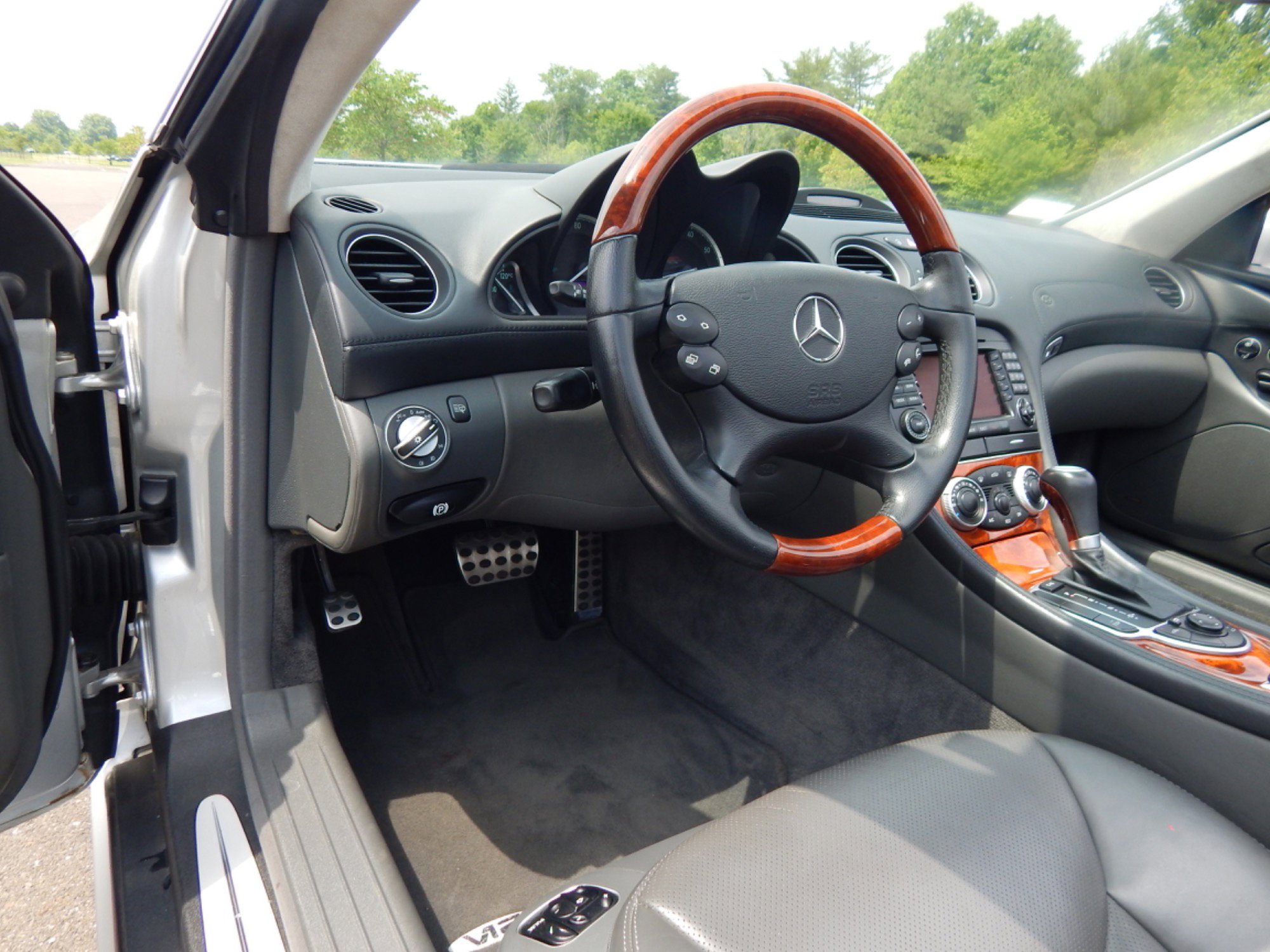 Used 2005 Mercedes-Benz SL 600 w/ AMG Sport Pkg image 34