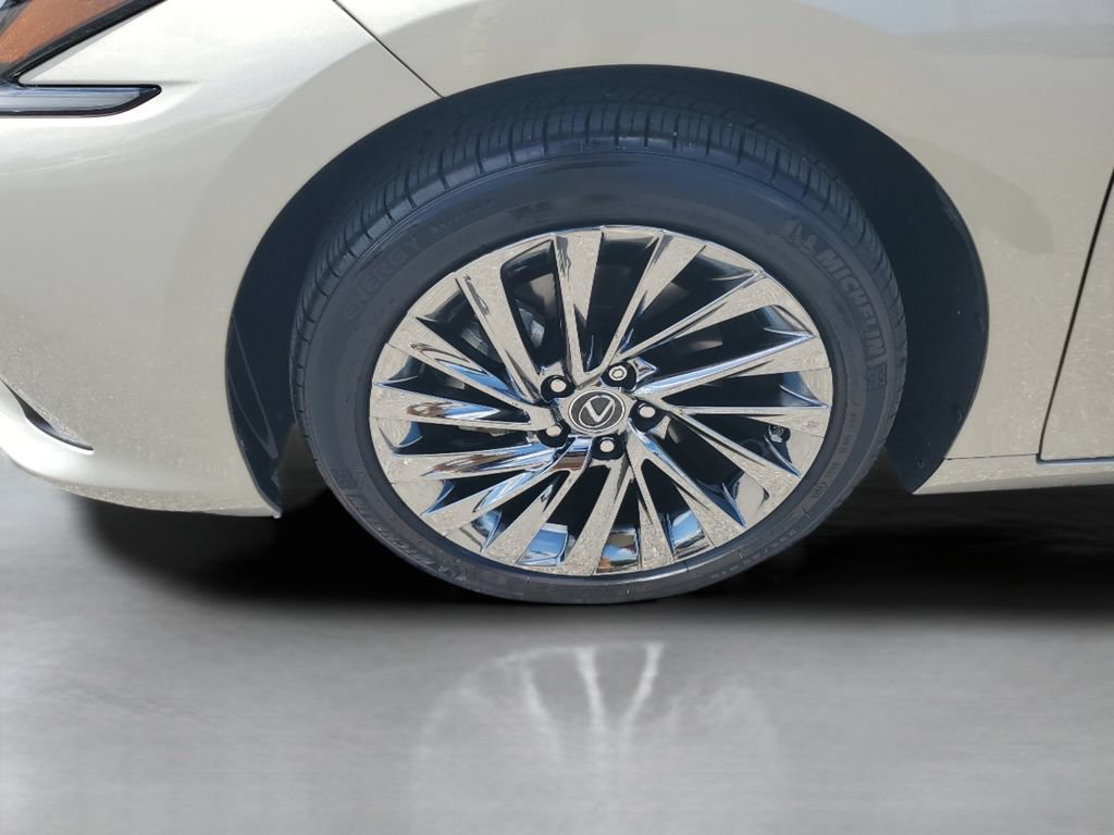 Used 2024 Lexus ES 300h Ultra Luxury w/ Accessory Package (Z2) FWD image 29