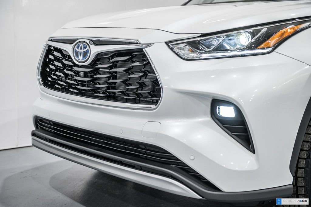 Used 2026 Toyota Highlander Platinum image 1