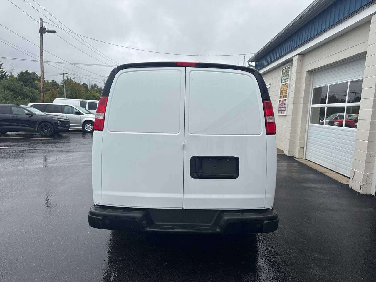 Used 2020 Chevrolet Express 2500 2500 3dr Extended Cargo Van w/ Safety Package image 5