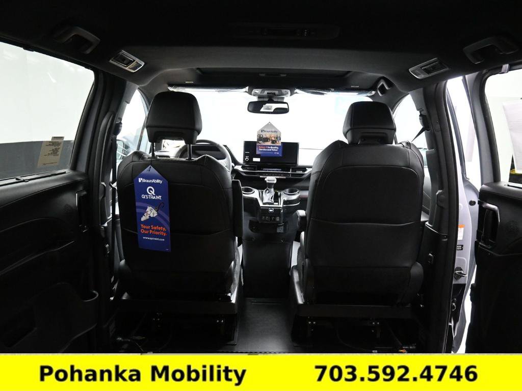 Used 2026 Toyota Sienna XSE image 5
