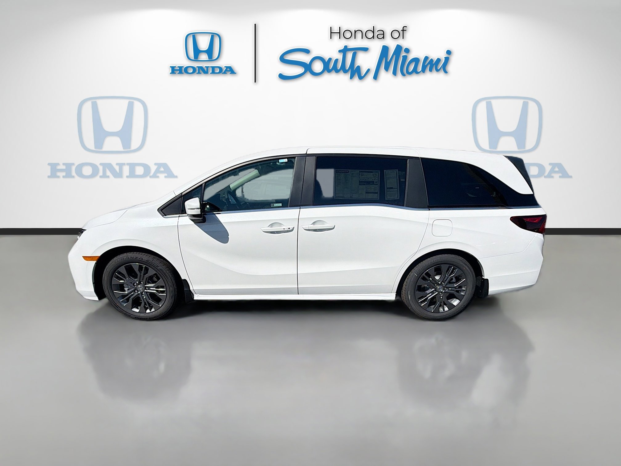 New 2026 Honda Odyssey Touring image 4