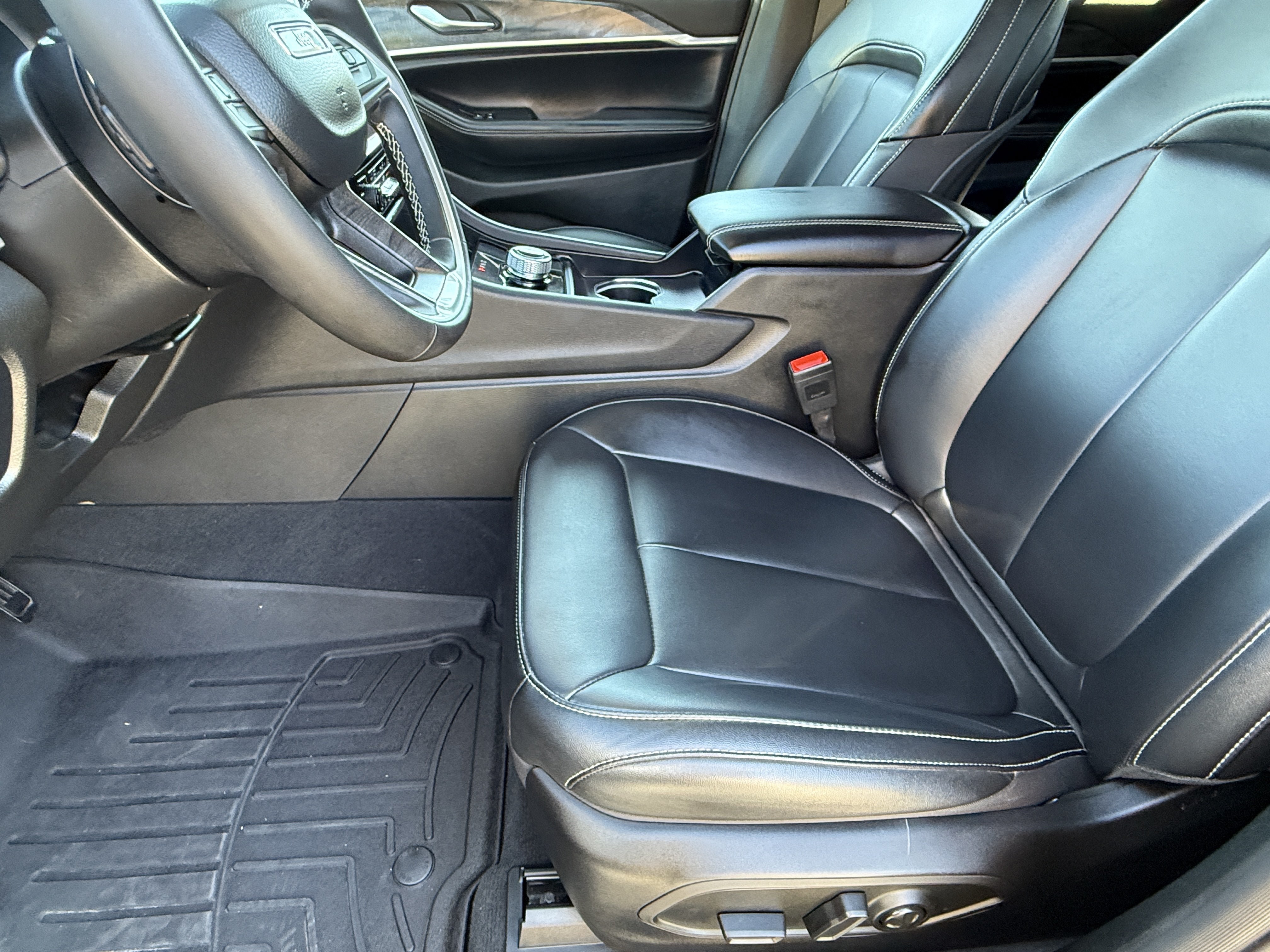 Used 2025 Jeep Grand Cherokee Limited RWD image 20