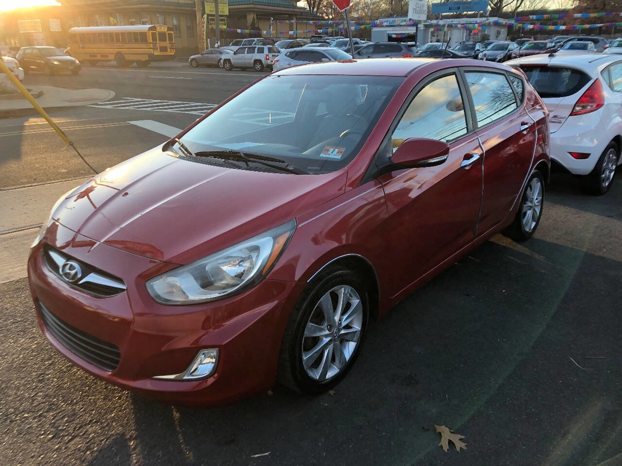 Used 2013 Hyundai Accent SE image 1