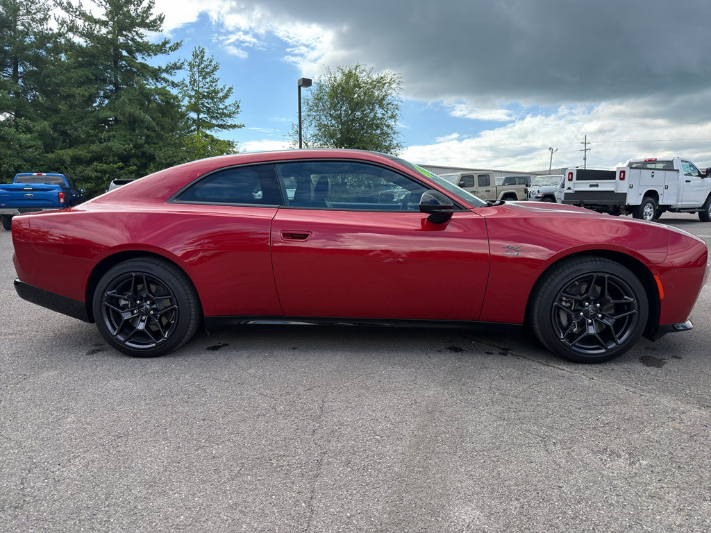 Used 2024 Dodge Charger Daytona R/T w/ Plus Group AWD/4WD image 4