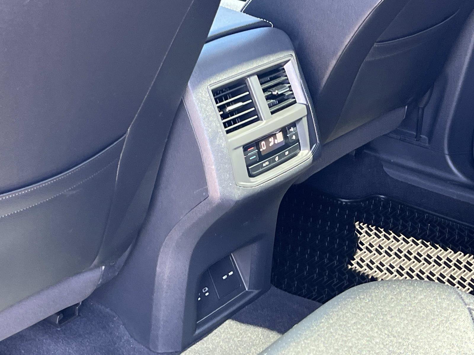 Certified 2023 Volkswagen Atlas SEL R-Line AWD/4WD image 24