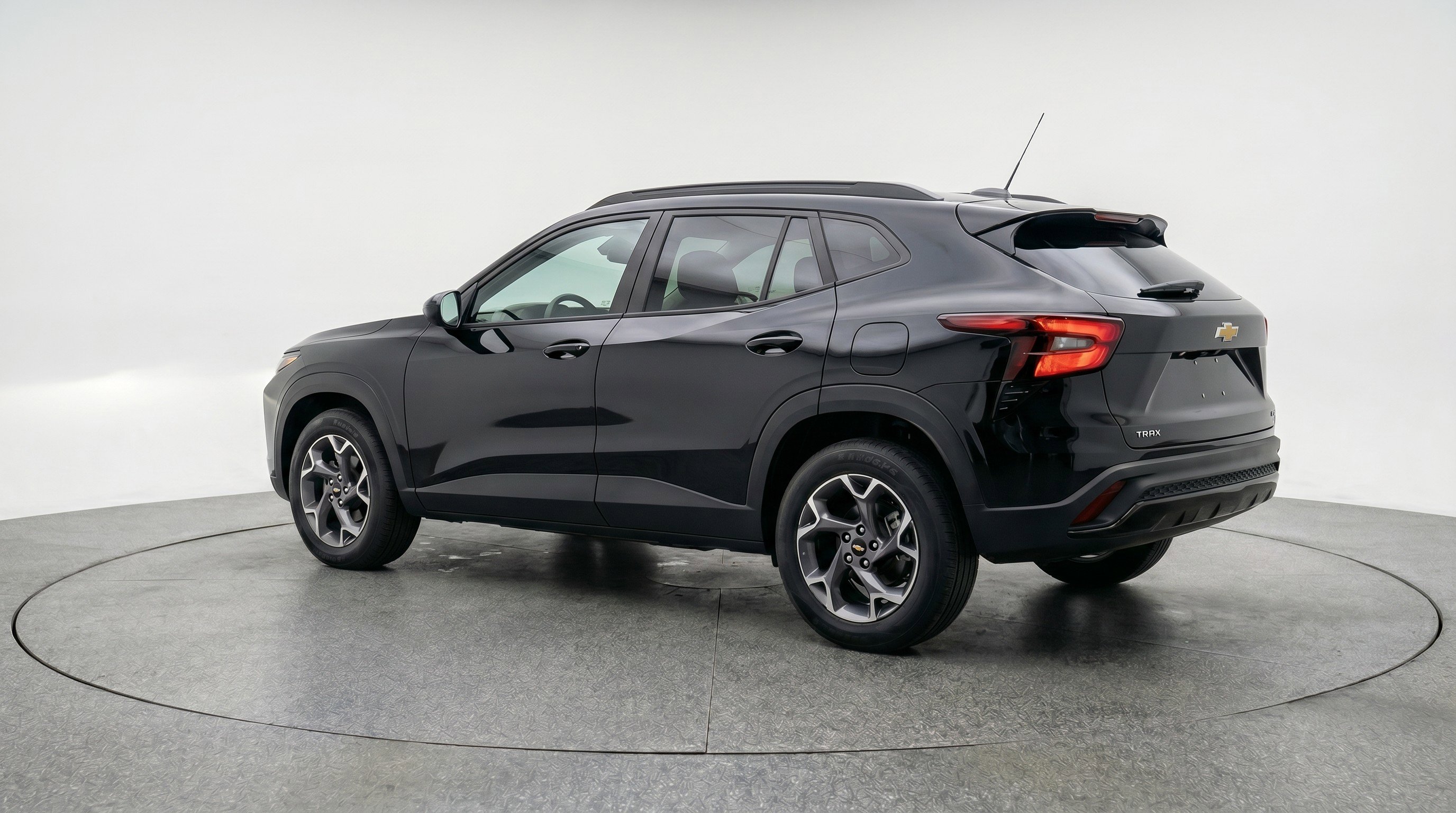Used 2025 Chevrolet Trax LT FWD image 6
