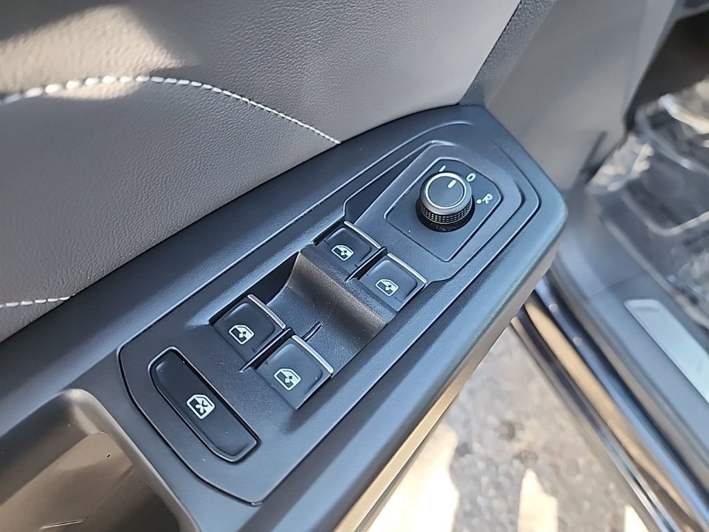 Certified 2023 Volkswagen Atlas SEL image 5