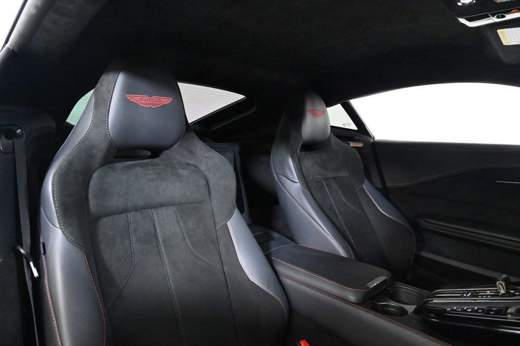 Used 2025 Aston Martin V8 Vantage Coupe image 20