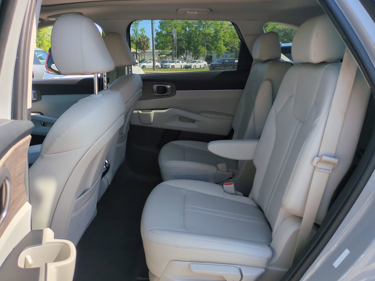 Used 2022 Kia Sorento EX w/ Panoramic Sunroof Package image 14