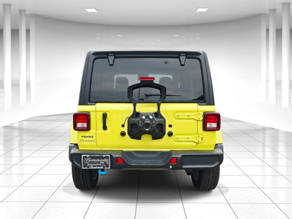 Used 2024 Jeep Wrangler Unlimited w/ Convenience Group AWD/4WD image 4
