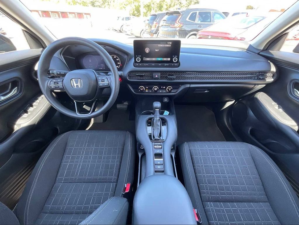 Used 2023 Honda HR-V LX image 7