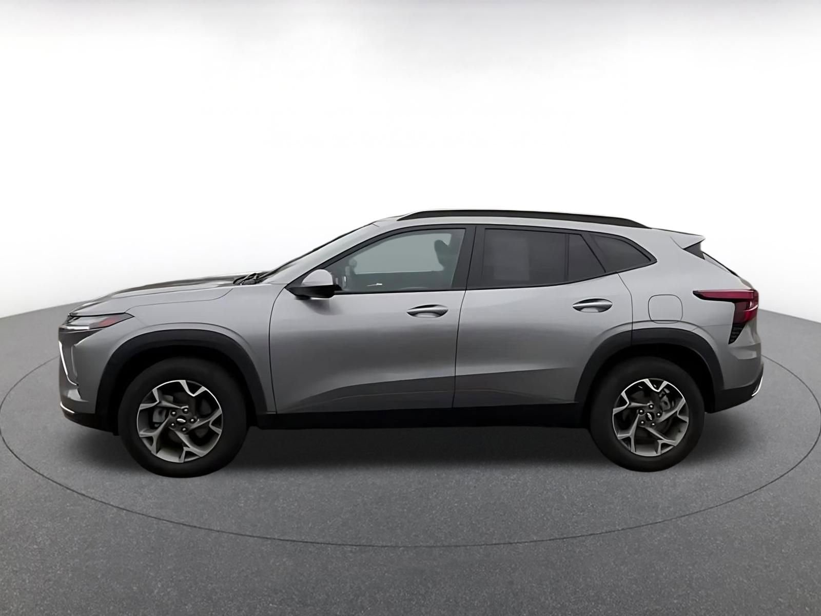 Used 2025 Chevrolet Trax LT FWD image 9