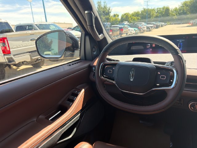 New 2026 Lincoln Navigator Reserve AWD/4WD image 18