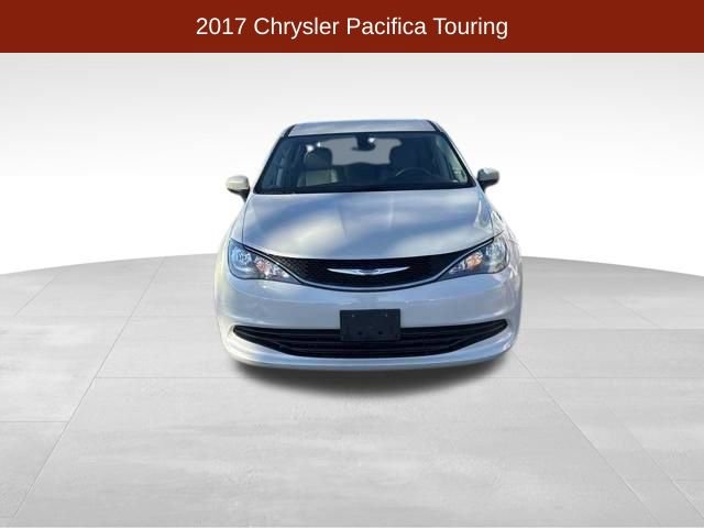 Used 2017 Chrysler Pacifica Touring w/ Tire & Wheel Group FWD image 2