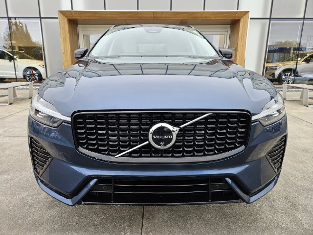 Used 2024 Volvo XC60 B5 Plus w/ Protection Package Premier AWD/4WD image 2