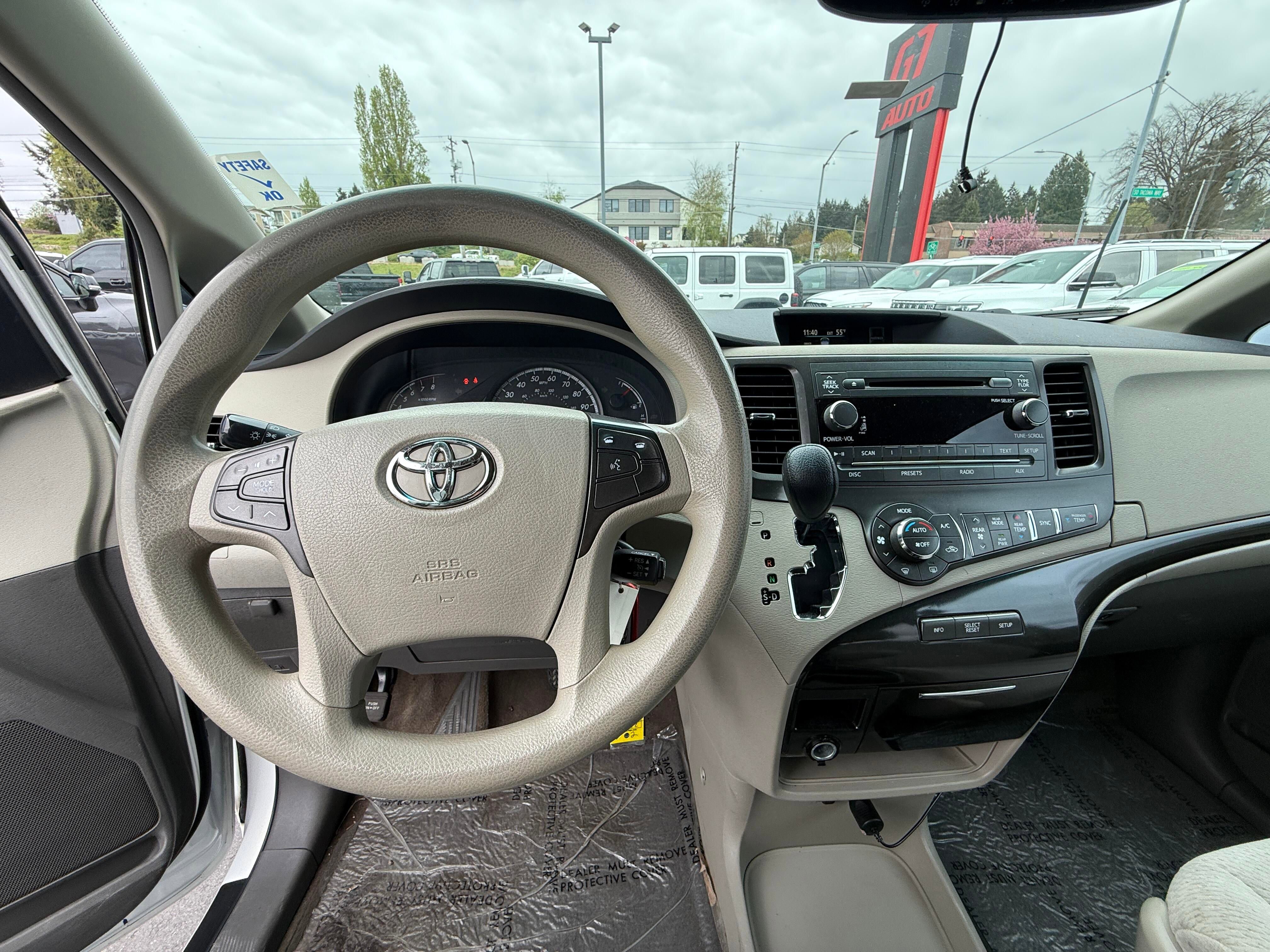 Used 2014 Toyota Sienna LE FWD image 10
