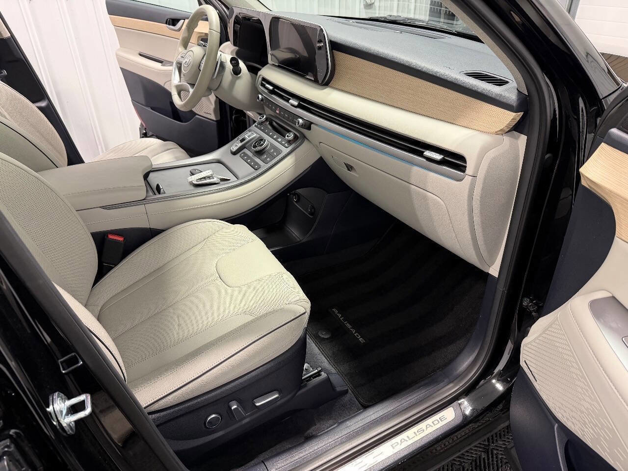 Used 2025 Hyundai Palisade Limited image 17
