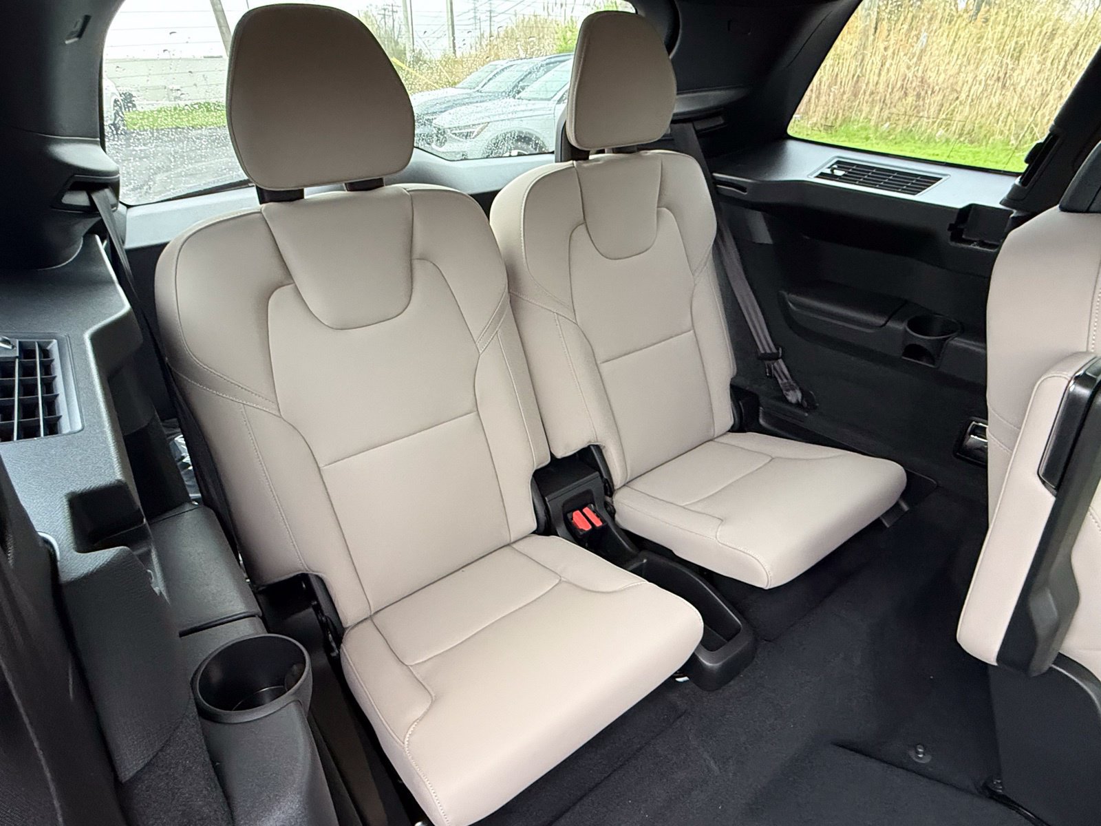 New 2026 Volvo XC90 T8 Plus w/ Protection Package Premier AWD/4WD image 16