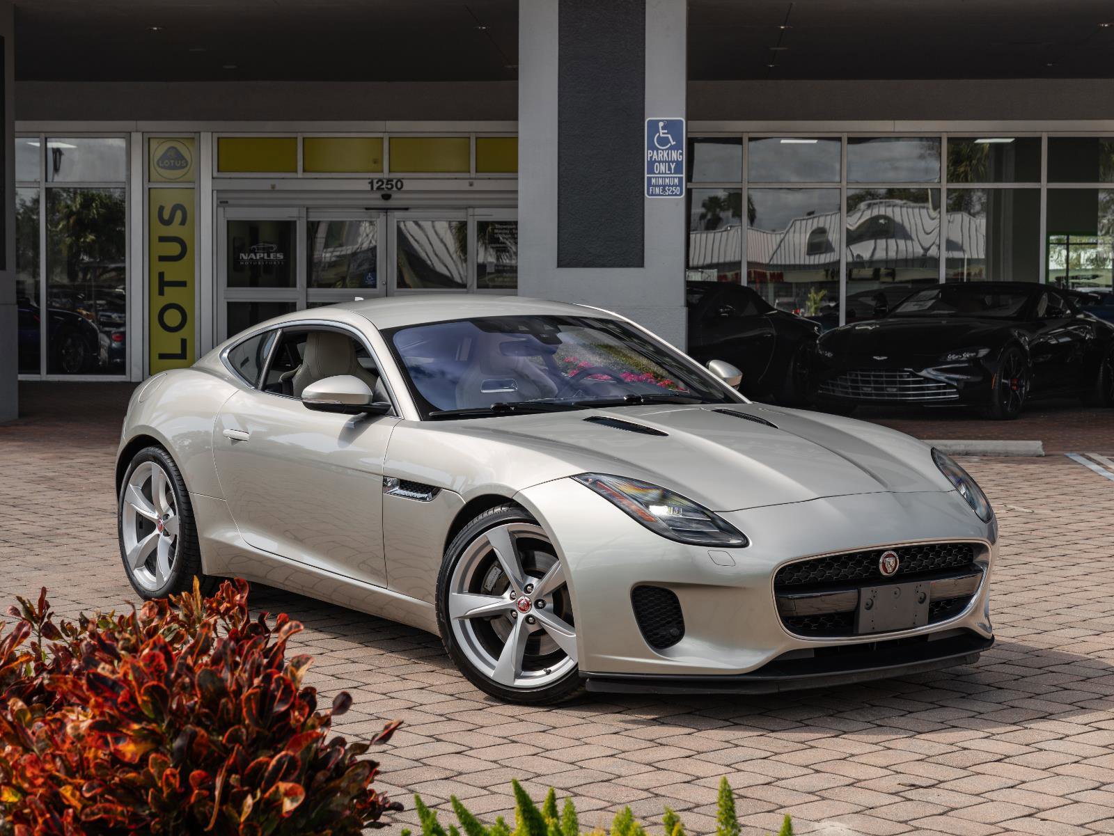 Used 2020 Jaguar F-TYPE Coupe RWD image 3