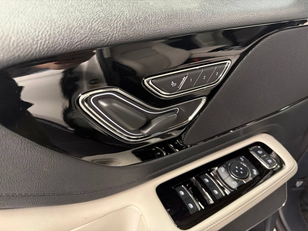 Used 2026 Lincoln Aviator AWD image 27