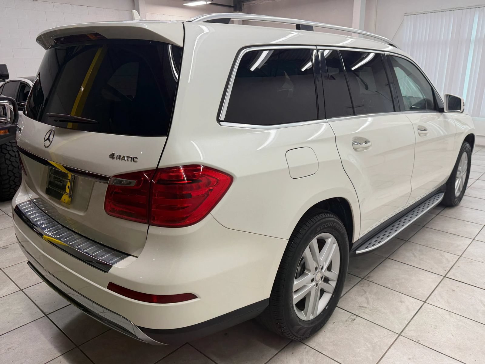 Used 2015 Mercedes-Benz GL 450 4MATIC w/ Lane Tracking Package image 9