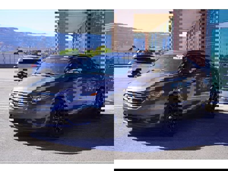 Used 2018 Ford Taurus SE image 5