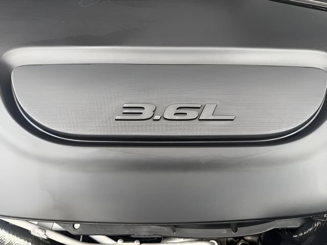 Certified 2024 Chrysler Pacifica Limited FWD image 14