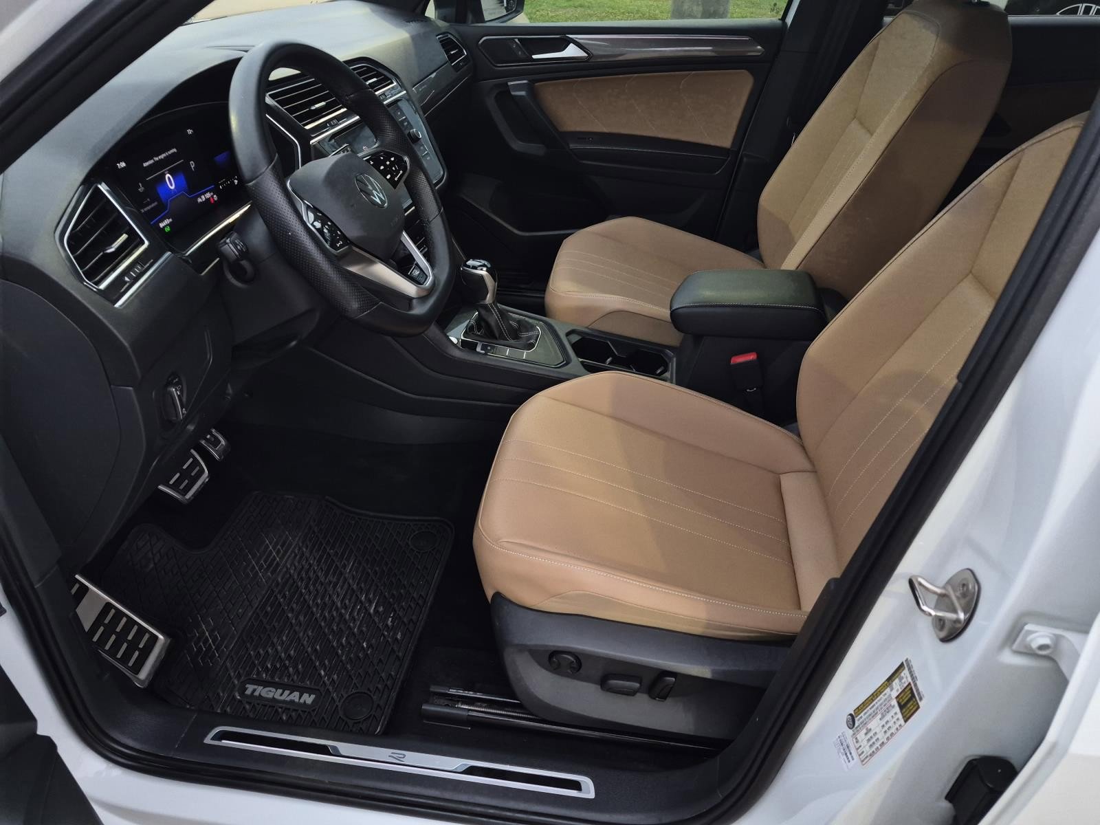 Used 2022 Volkswagen Tiguan SE R-Line FWD image 11