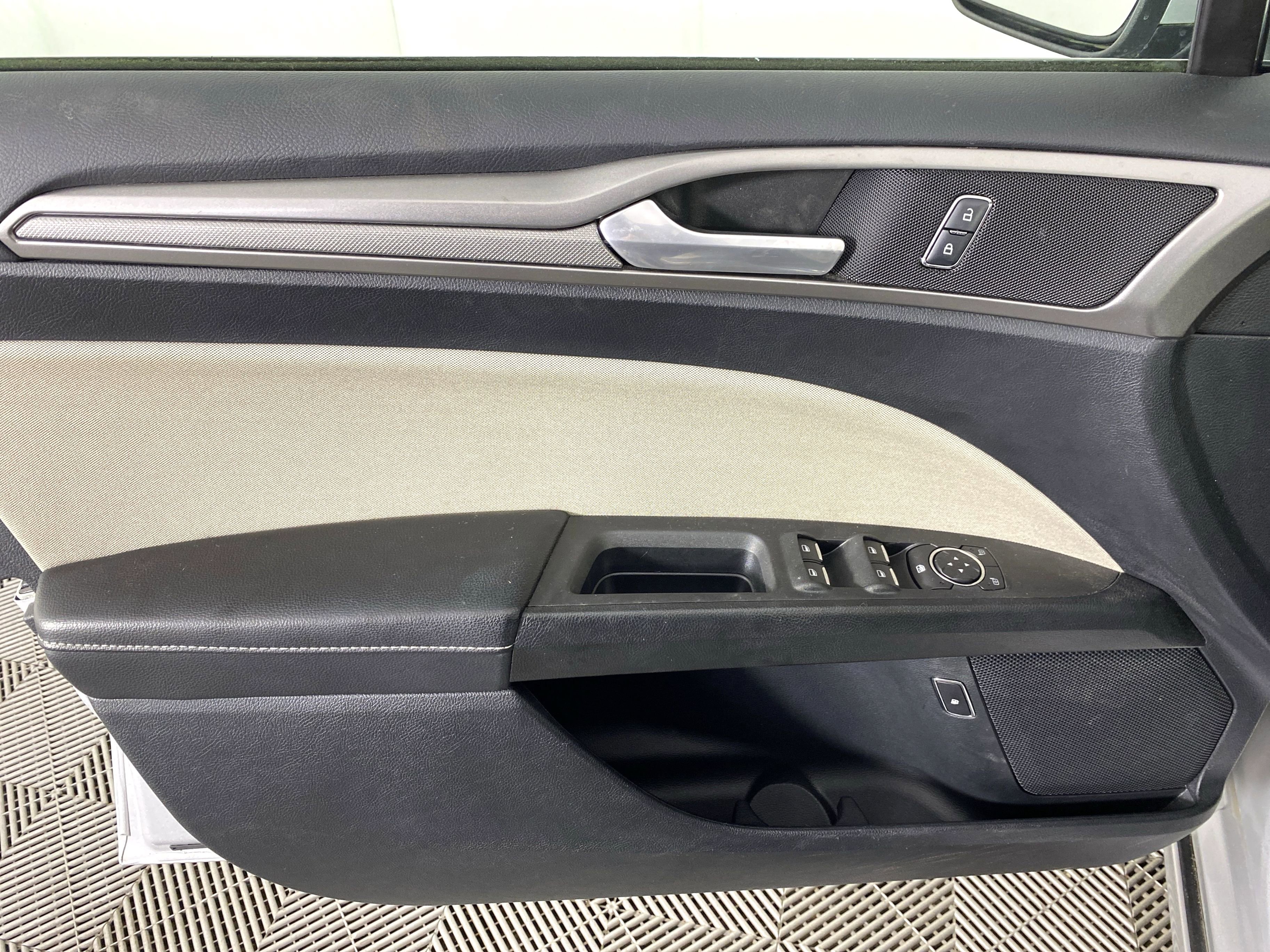 Used 2018 Ford Fusion S FWD image 12