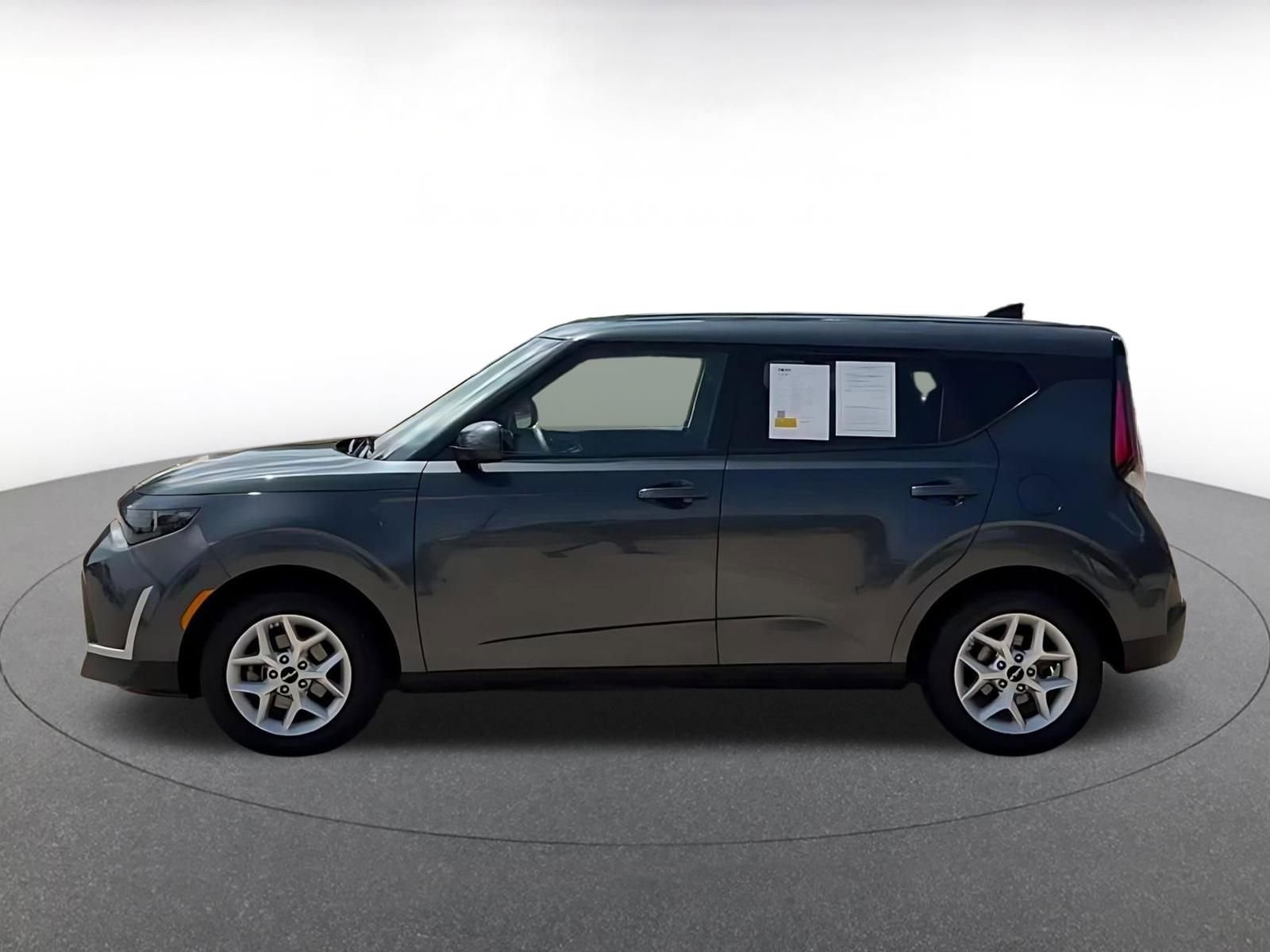 Used 2025 Kia Soul LX w/ LX Technology Package FWD image 9