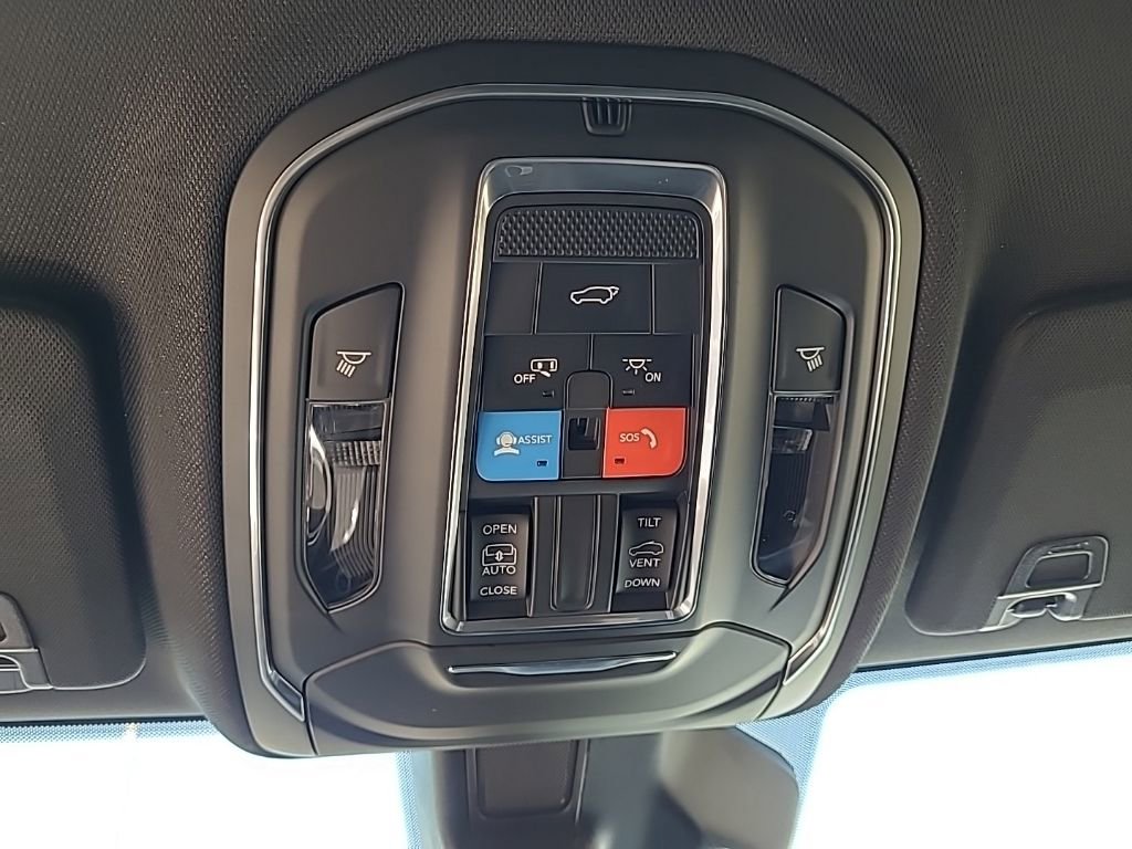 New 2025 Jeep Grand Cherokee L Altitude image 37