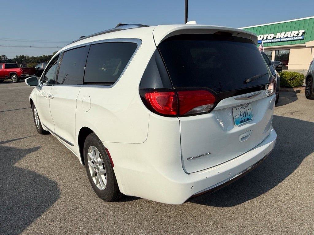 Used 2020 Chrysler Pacifica Touring-L FWD image 4